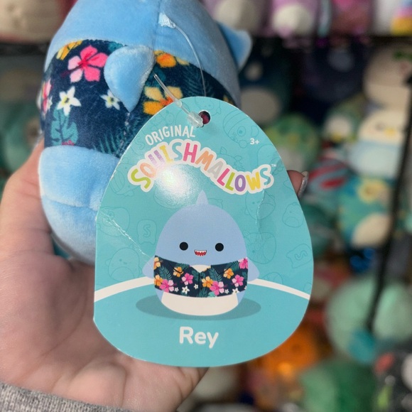 Rey the blue shark with floral short squishmallow NWT 5in - Picture 5 of 5